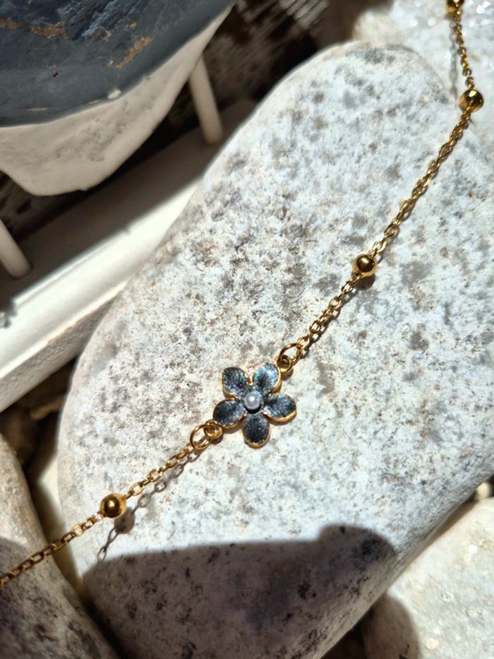 Bracelet une fleur bleu