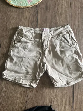 Short beige