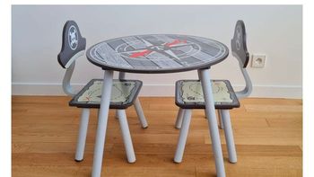 Mobilier enfant thème pirate tout en bois : 1 table + 2 chaises