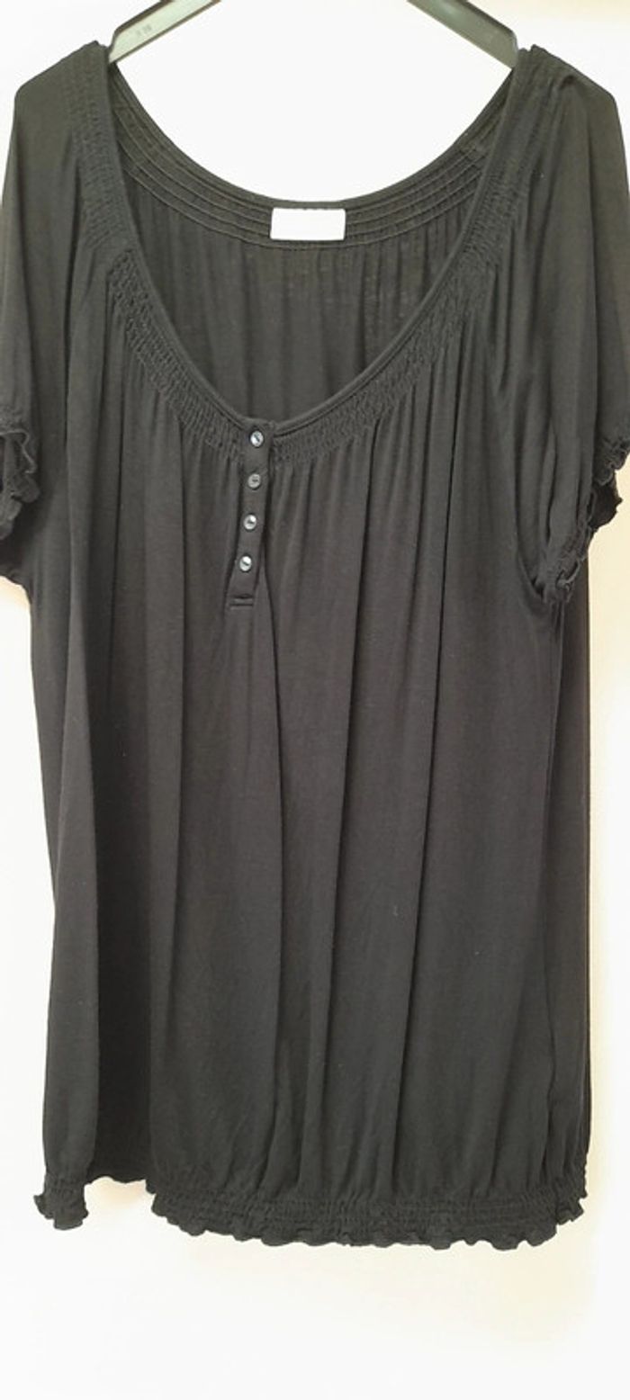 Tee-shirt noir,blouse