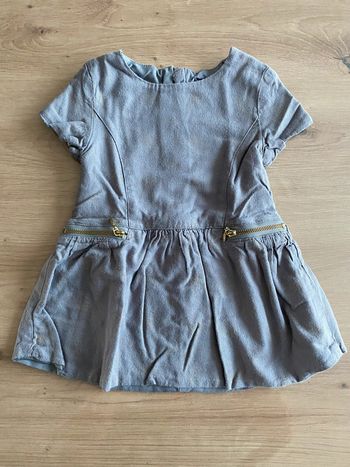 Robe grise et dorée