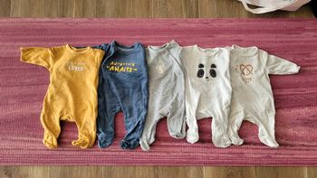 Lot 5 pyjamas 1M
