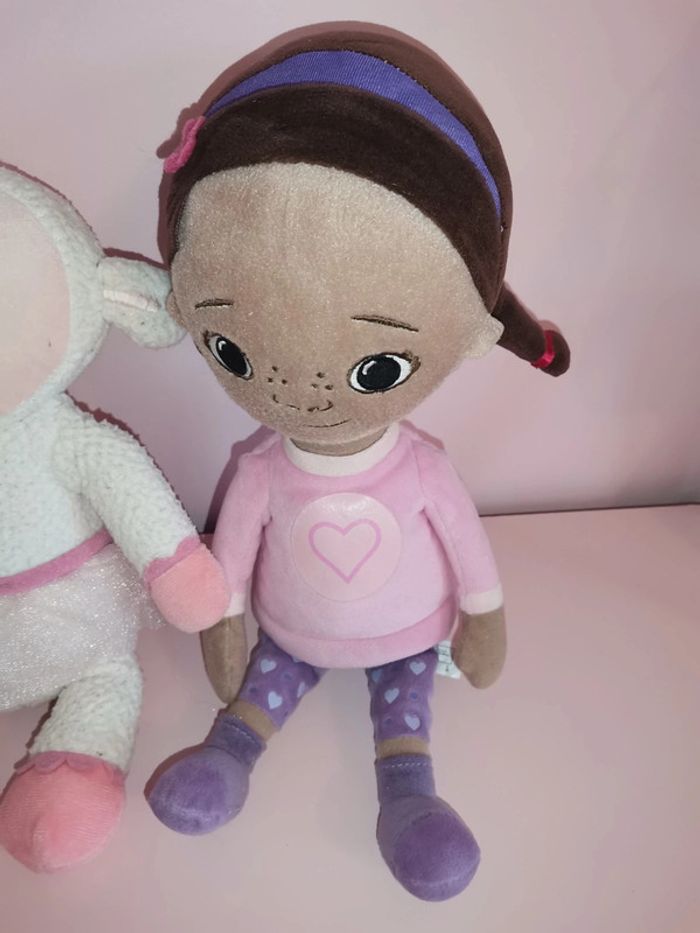 Lot de 2 peluches Docteur la Peluche et Câline - photo numéro 2