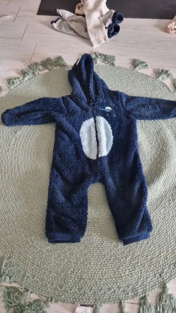 Surpyjama chaud à capuche / 18 mois