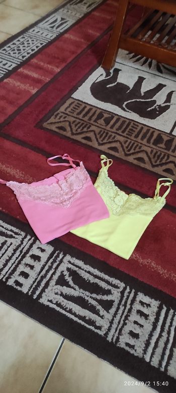 Lot 3 débardeurs femme T. 40