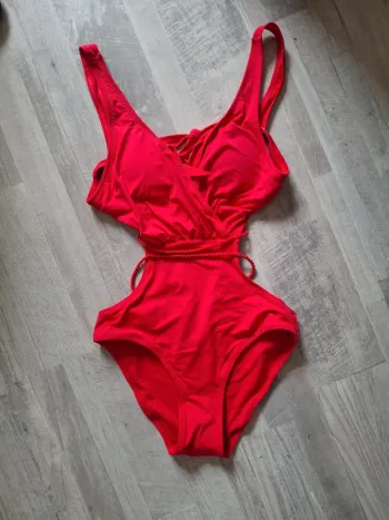 Maillot une piece rouge tendance