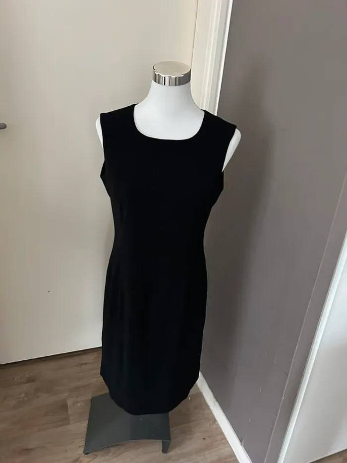 Amandine robe d’hiver noire sans manches femme, taille 40
