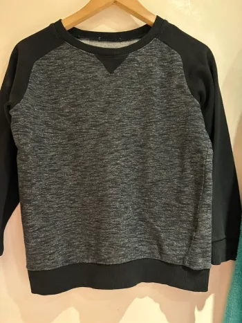 Pull / Sweat Kiabi bicolore gris & noir – Taille 12 ans