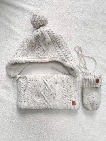 Lot bonnet/cache-cou/moufles