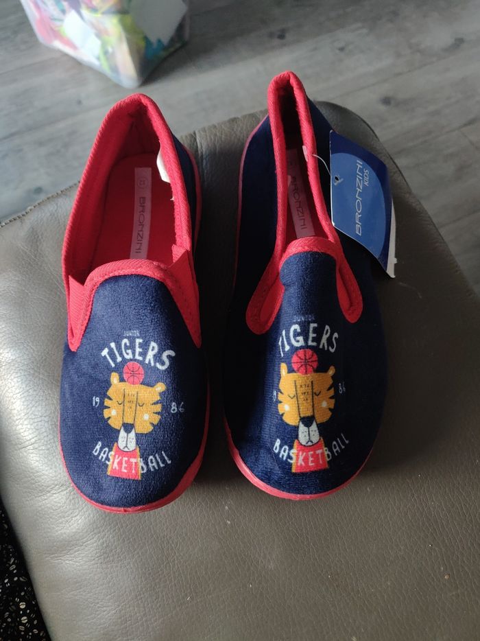 Pantoufles tigre taille 32 neuve