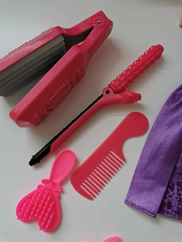 Lot accessoires et mini figurines Barbie , très bon état - photo numéro 4