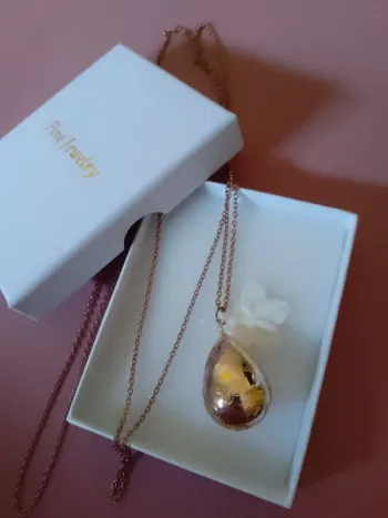 Joli collier sautoir bola fleur de nacre blanche naturelle