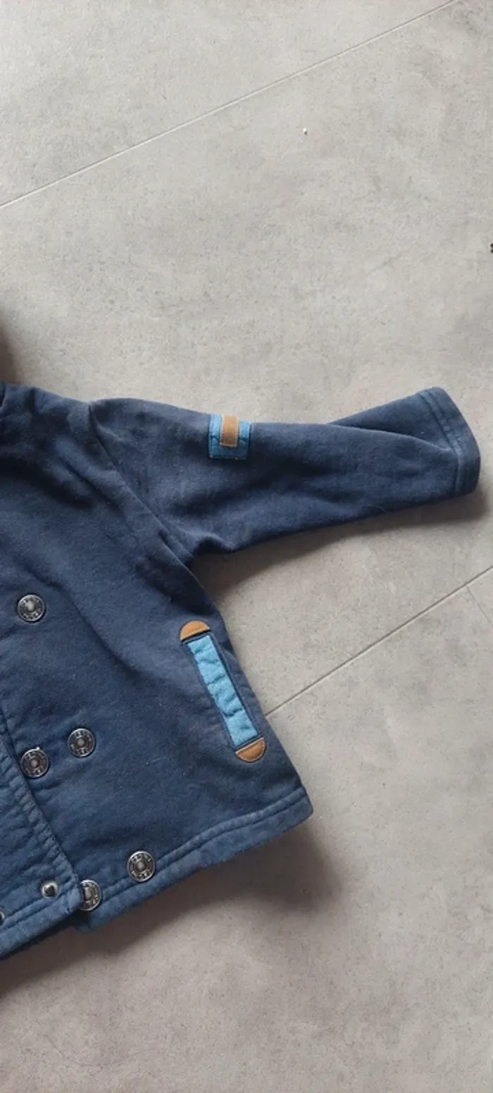 Gilet à capuche / veste obaïbi 18 mois - photo numéro 4