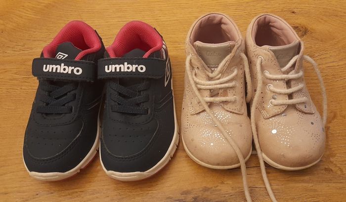 Deux paires de chaussures taille 22 fille