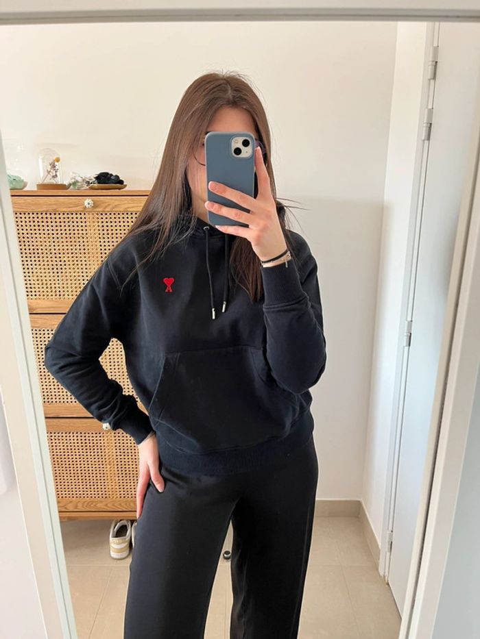 Sweat à capuche noir AMI