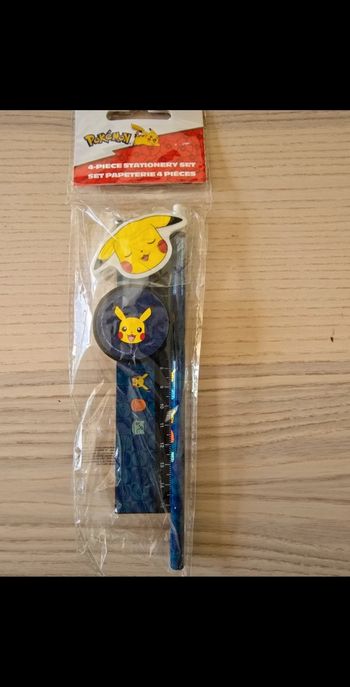 Lot fourniture pikachu