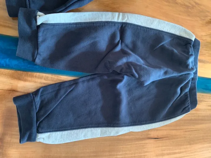 Survêtement Hugo Boss taille 3 ans - photo numéro 8