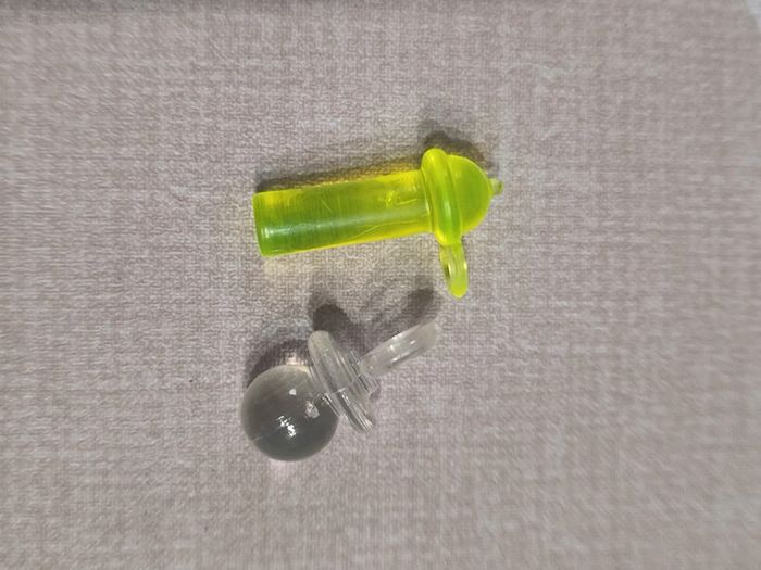 Vintage année 90 Totoche tutute et biberon pendentif