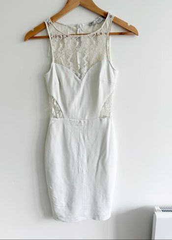 Robe moulante blanche avec dentelle crème Zara trafaluc taille 36 S