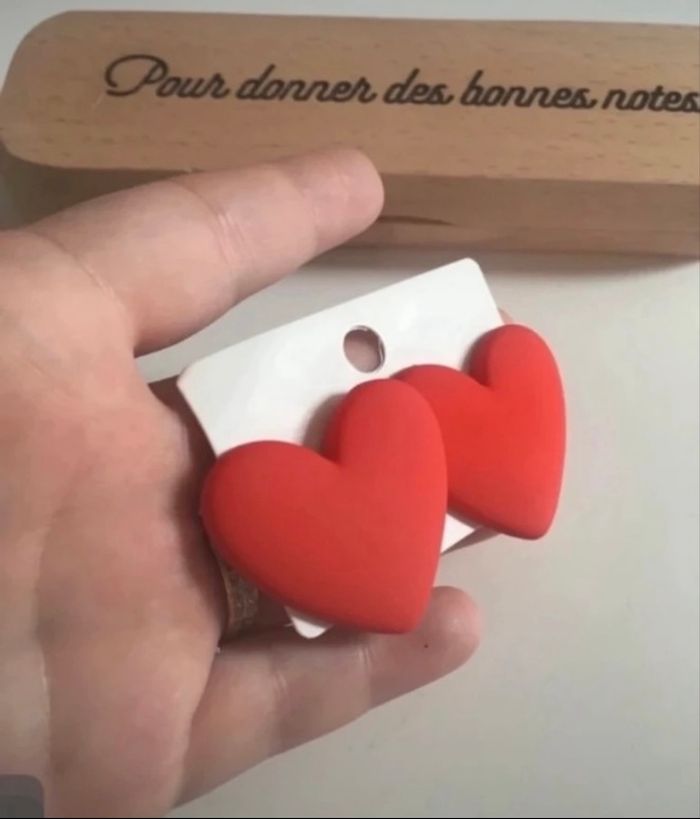 Boucles d’oreilles NEUVES femme forme de cœur ❤️ couleur rouge - photo numéro 4