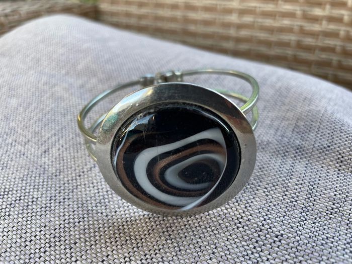 Bracelet acier et rond noir
