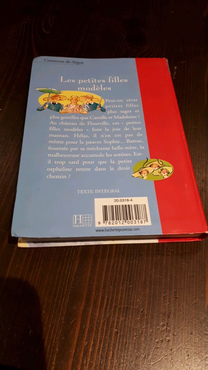 Livre les petites filles modèles - photo numéro 2