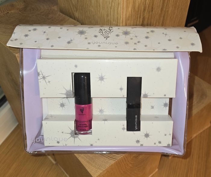 Coffret Younique Rouge à lèvres Opulence et Vernis à Ongles Pretentious Neuf