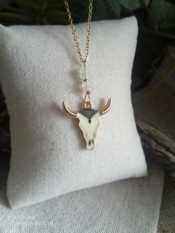 Collier tête de vache et pierres de lune naturelles