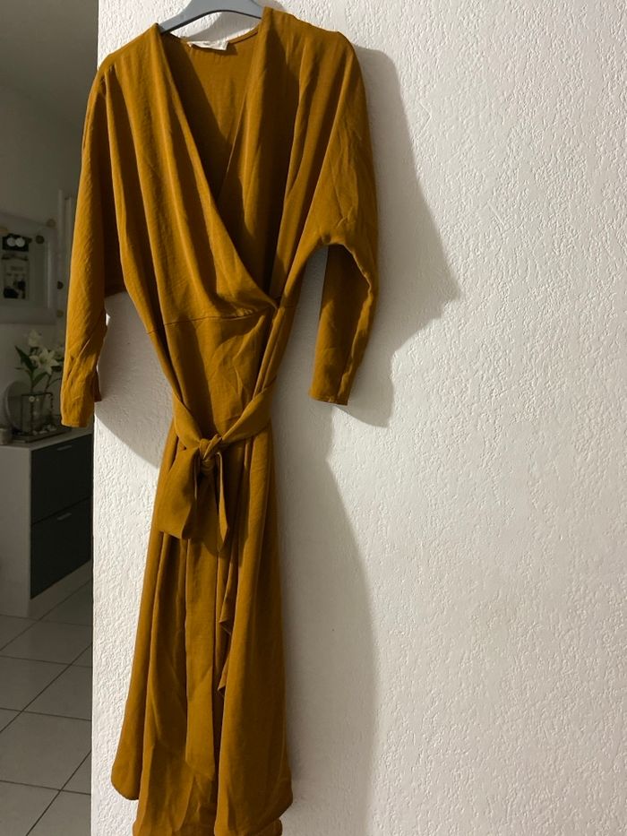 Robe à feuille marron
