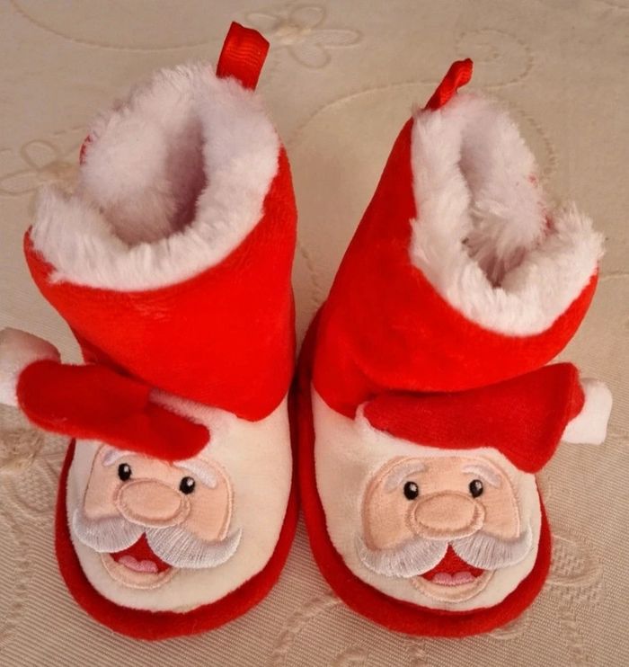 Lot de paires de chaussons de Noël 6 mois neufs - photo numéro 2