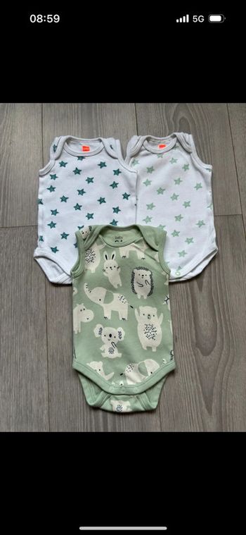 Lot de 3 bodies taille 1 mois