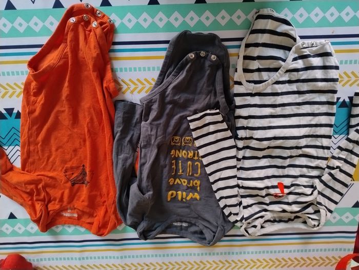 Lot 3 bodys 18 mois orchestra