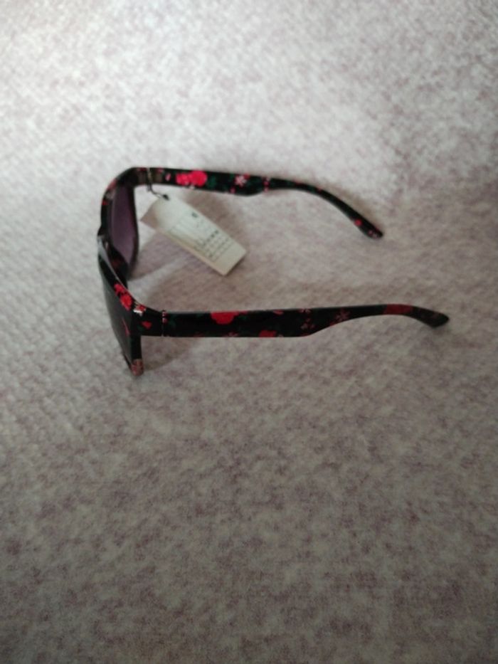 Superbe paire de lunettes de soleil  Jennyfer uv 400 - photo numéro 7