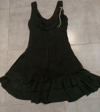 Robe noire pailletée taille 38 cache cache