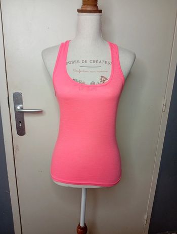 Jolie débardeur tout en dentelle dans le dos taille M