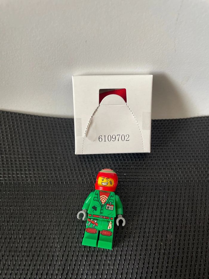 Lego Hidden Side mini figurine Douglas Elton cascadeur El Fuego hs010 70421 minifigure officiel - photo numéro 2