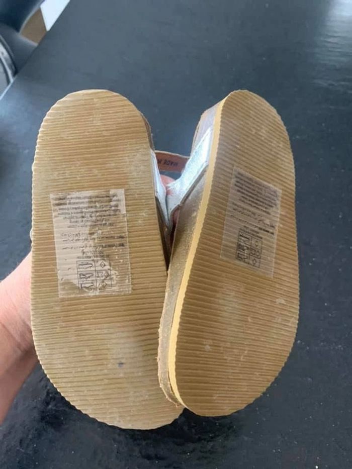 Tong neuve noeud tape à l’œil pointure 25 - photo numéro 6
