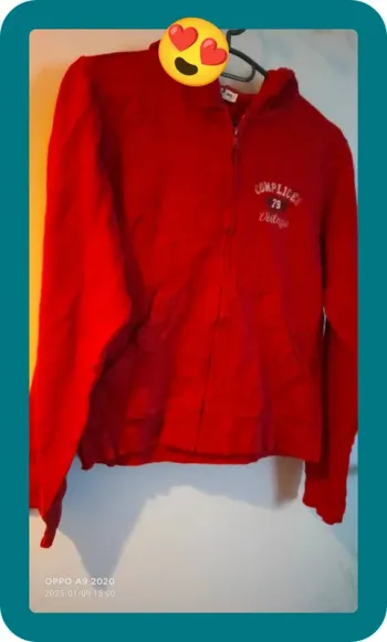 Sweat à capuche rouge, fille, Complice