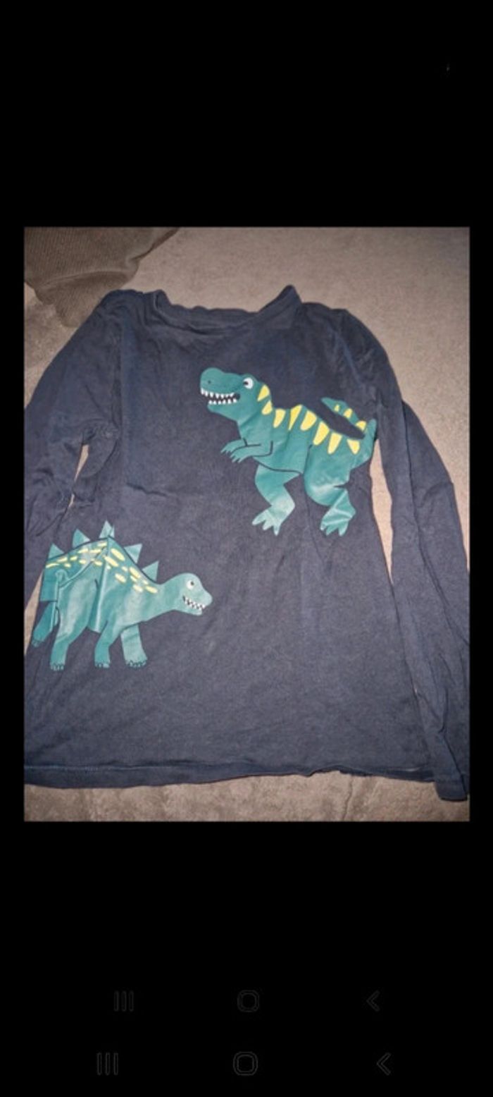 T-shirt dinosaure