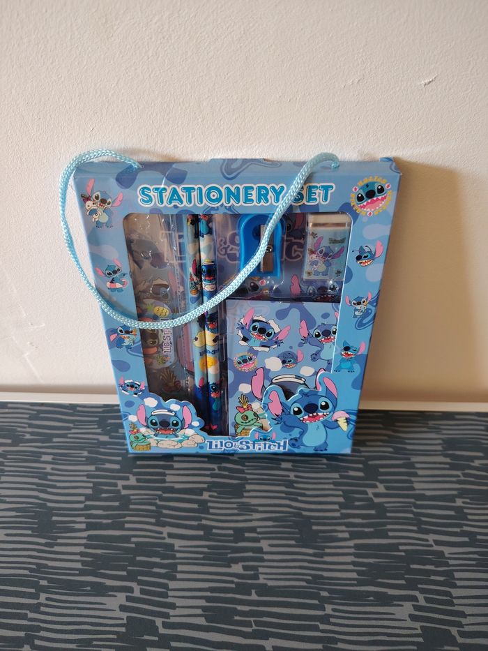 Lot de papeterie stich