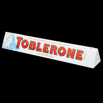 Une boîte de 100g de toblerone chocolat blanc