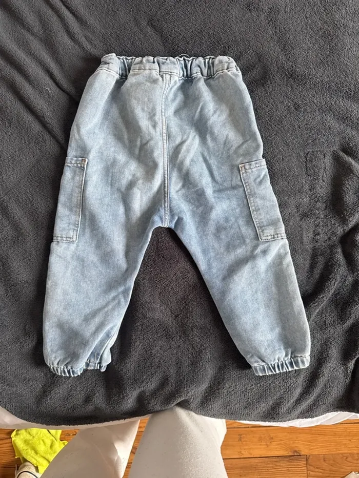 Jean H&M bébé 12/18 mois - photo numéro 2