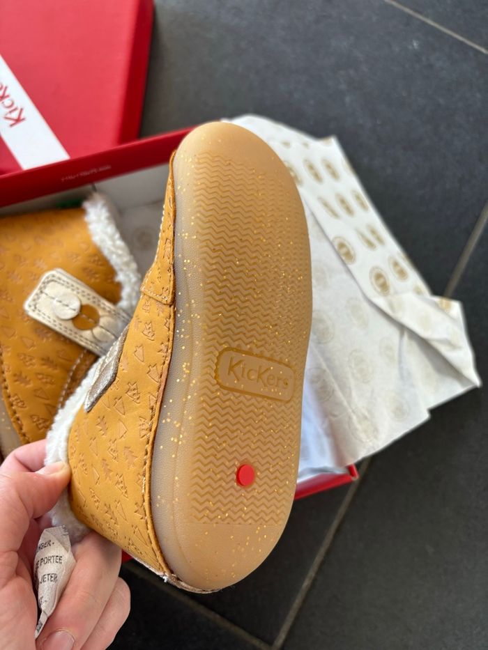 Bottillons fourres scratch couleur or semelles très souples - photo numéro 2