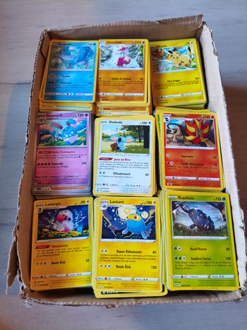 Lot 100 cartes Pokémon VF en très bon état