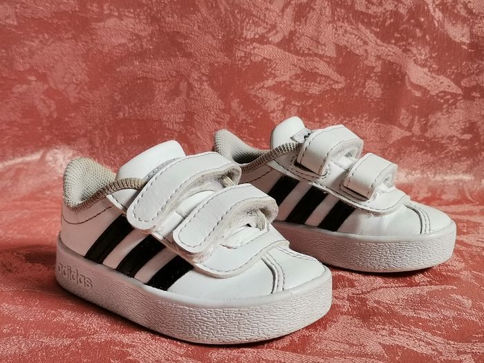 Basket blanche Adidas taille 18 unisexe - photo numéro 4