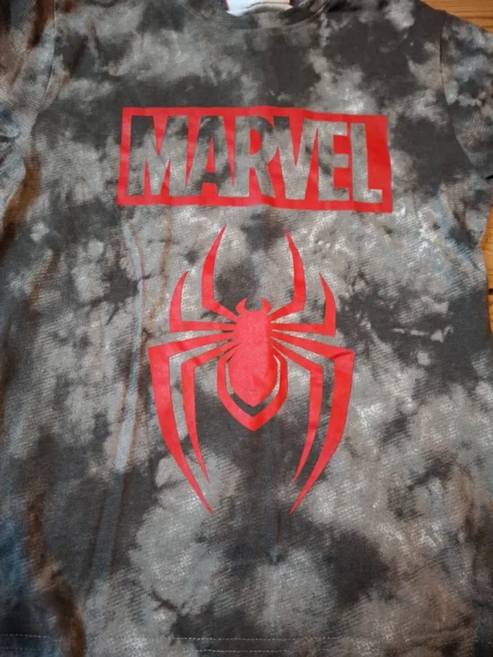 Tshirt marvel taille 7/8 ans - photo numéro 2