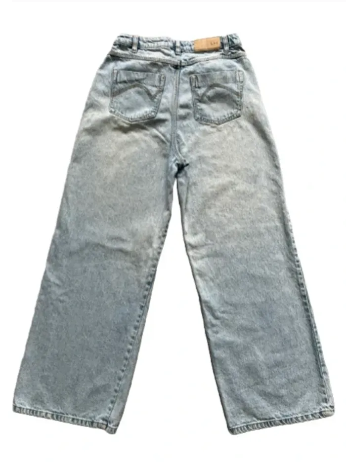 Jeans troué - photo numéro 2