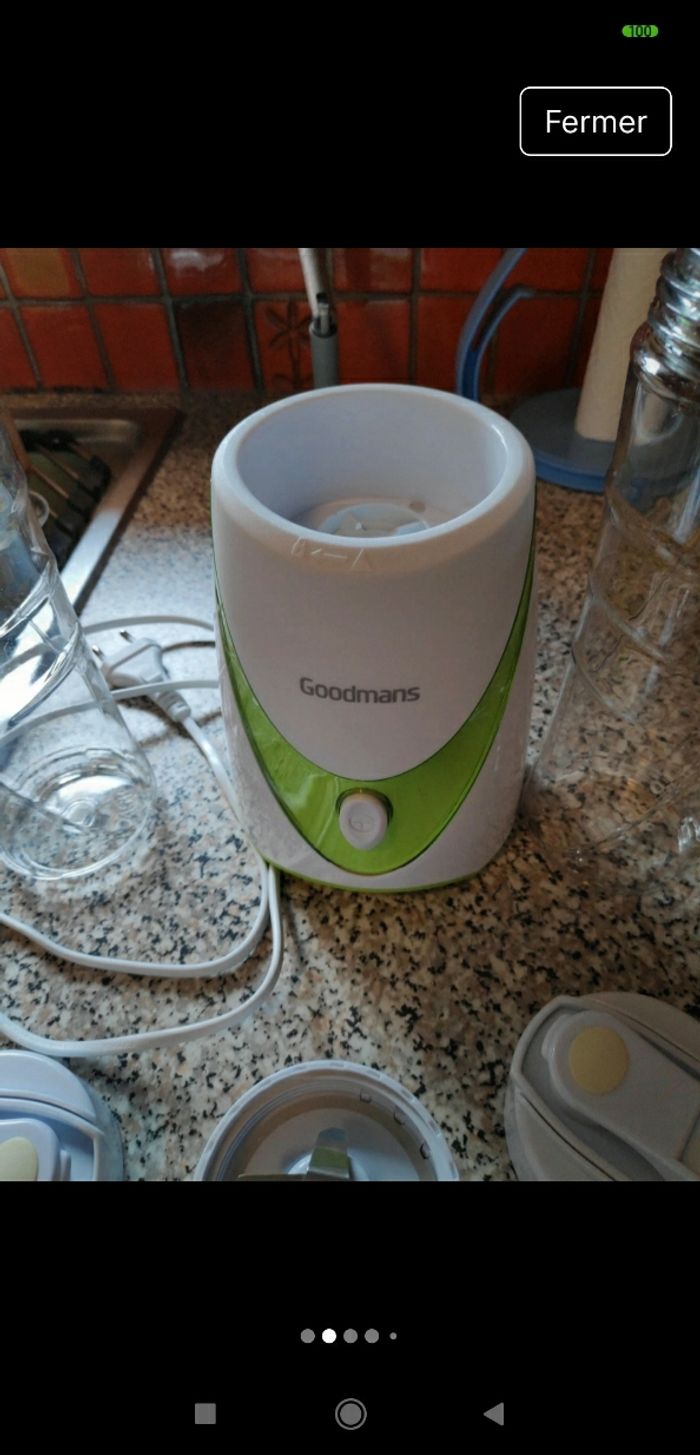 Petit blender avec deux bouteilles en plastique - photo numéro 2