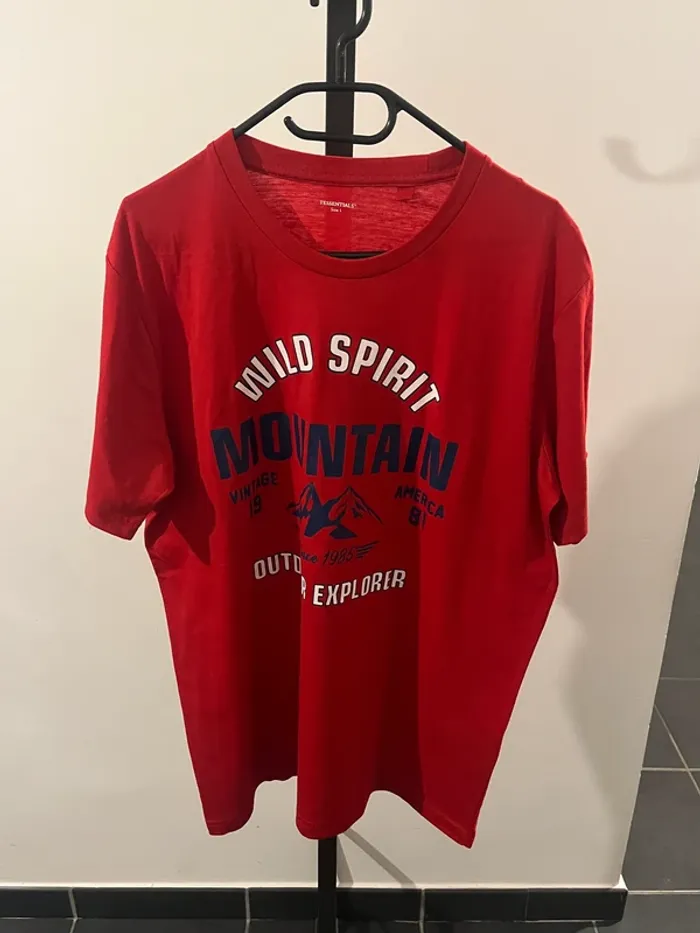Tee shirt rouge Mountain Taille L