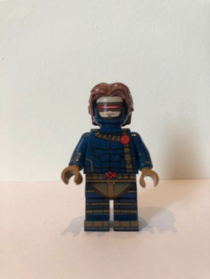 Figurine type lego Cyclope Xmen/Avengers. Marvel